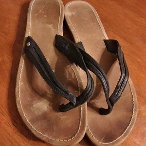 UGG Australia Wm sz 12 Leather  Elyza Thong Sandals Flip Flop Slides Black/Brown